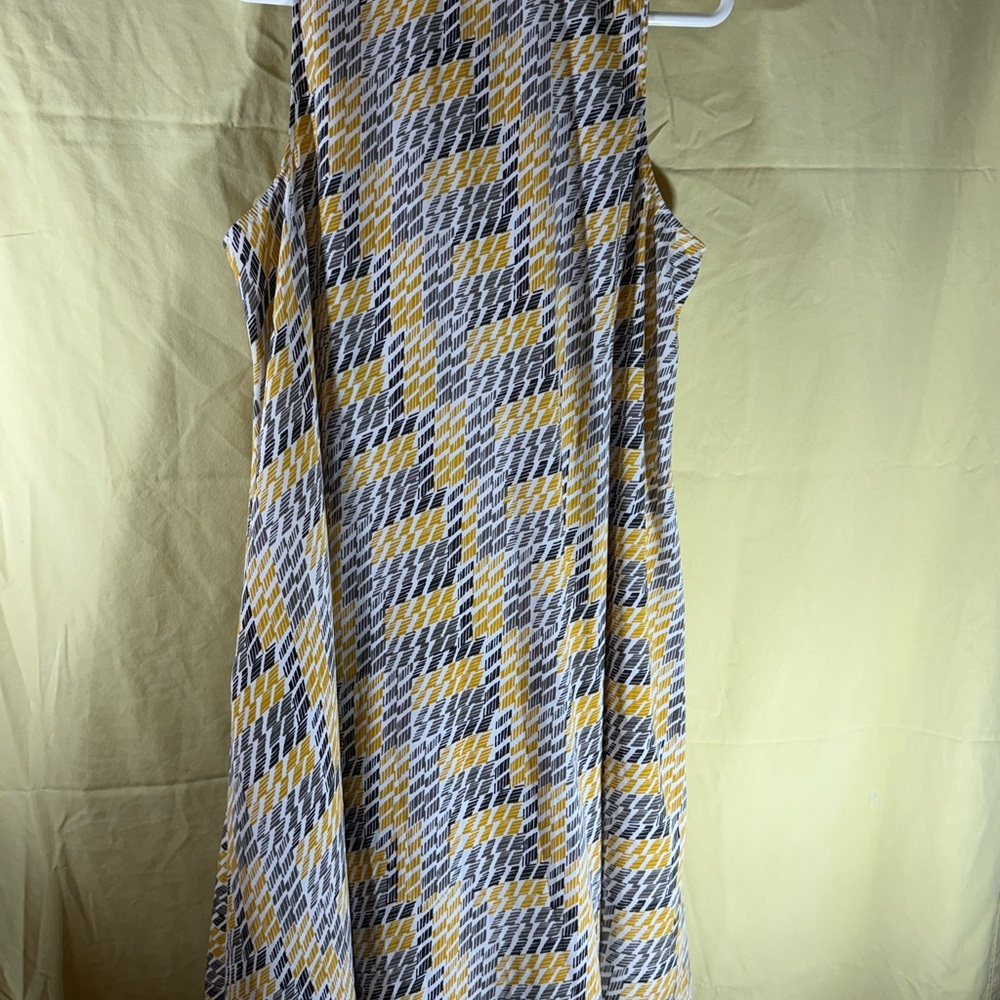 Alfani Woman Stylish Yellow and Gray Patterned Dress - Picture 5 of 5